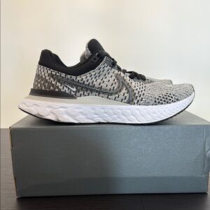 Nike react infinity run grey black white flyknit  Sneakers size 9